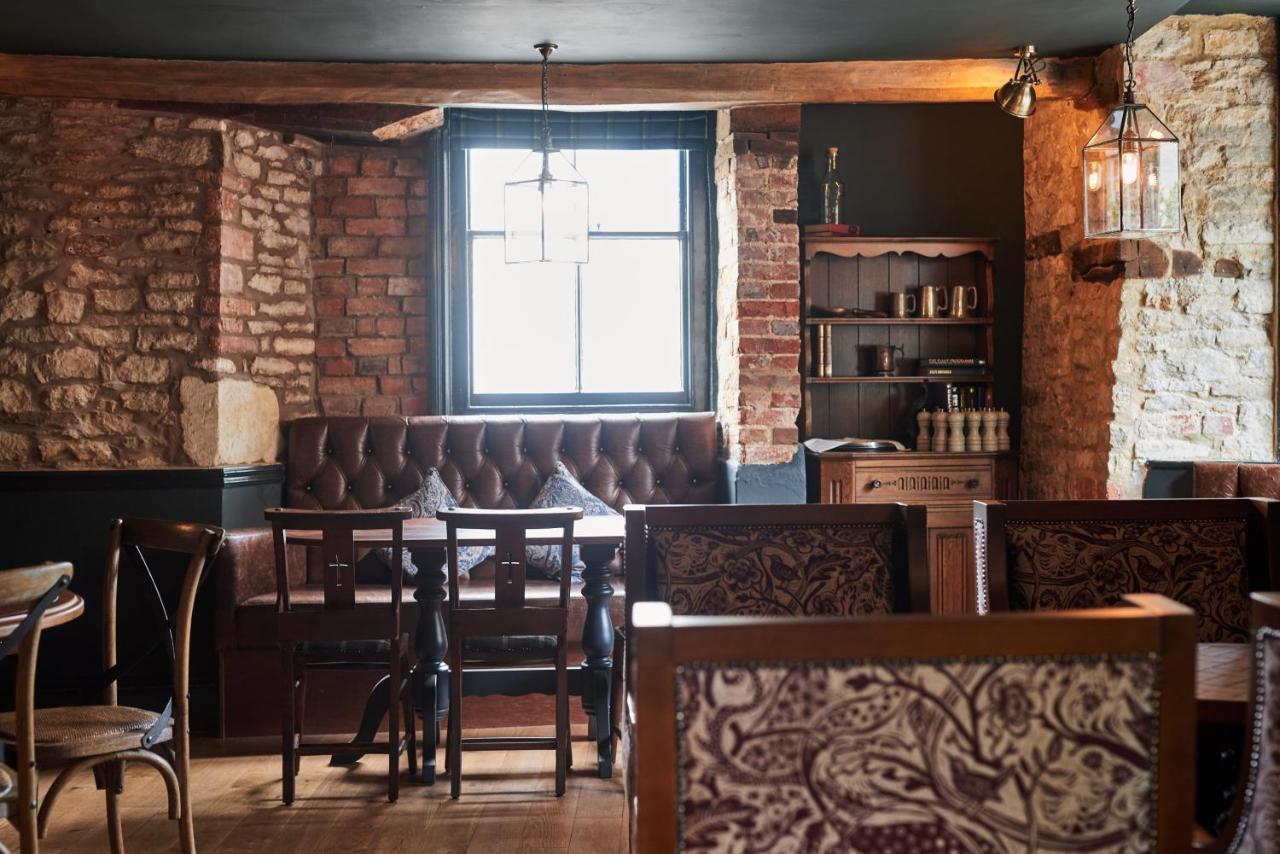 ホテル The Kings Arms ウッドストック エクステリア 写真