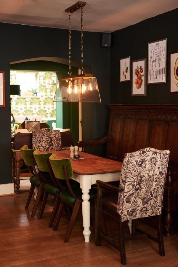 ホテル The Kings Arms ウッドストック エクステリア 写真